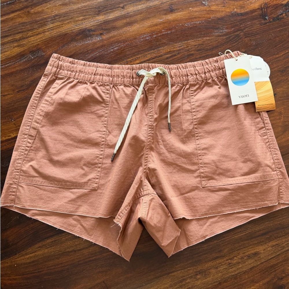 SOLD⚫️Vuori Vintage Ripstop Athletic Women's Shorts NWT Size L Pull On Outdoor
